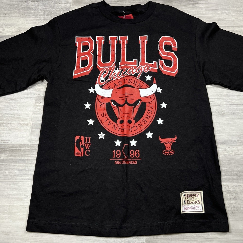 Mitchell & Ness Chicago Bulls Men's Medium Long Sleeve Hardwood Classics Shirt